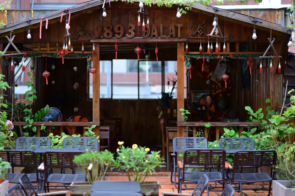 Nhóm khách đặt phòng đông người